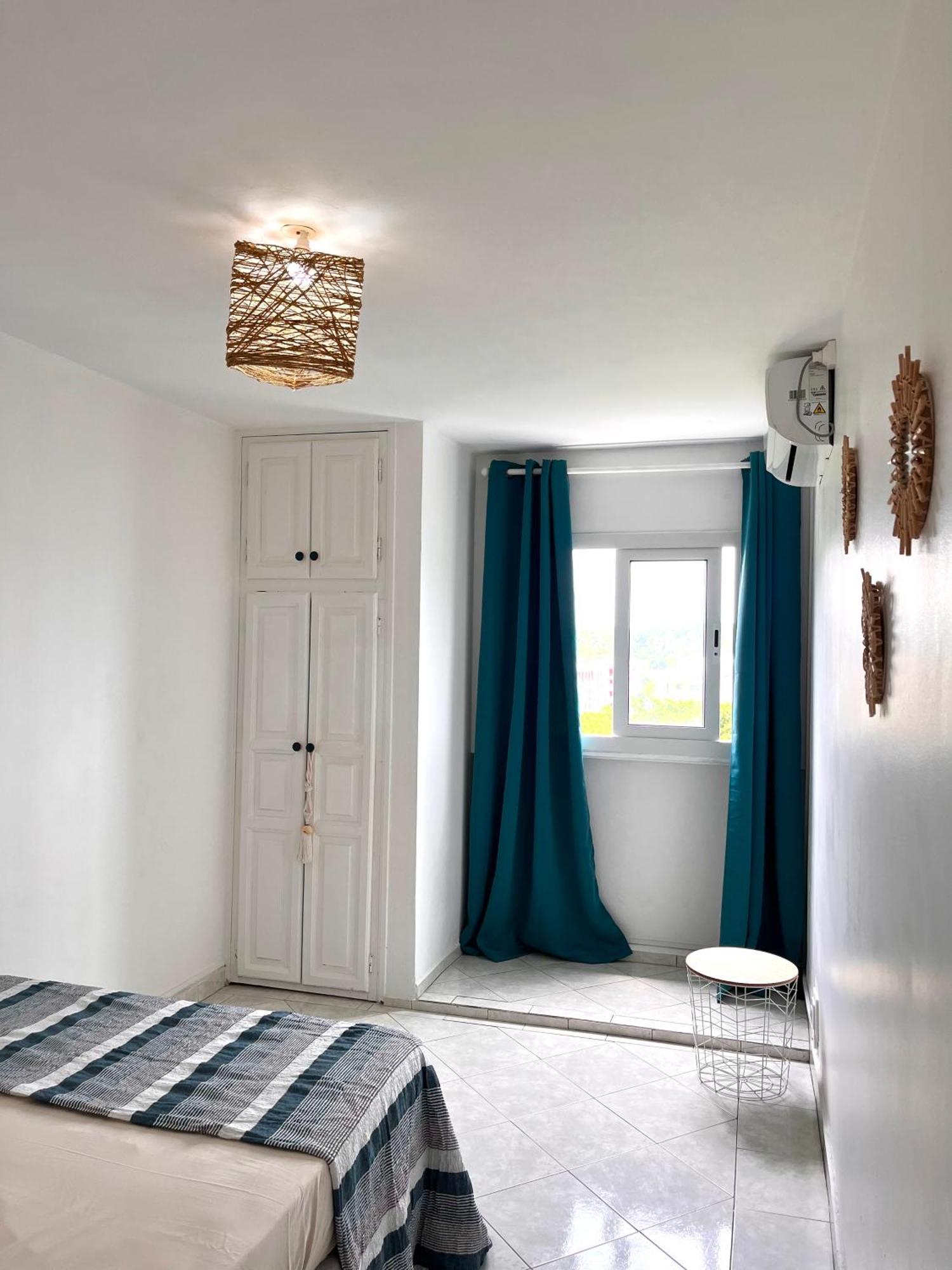 L'Escale, Chambre Dans Appartement Partage, Bedroom In Shared Appartment Pointe-à-Pitre Buitenkant foto